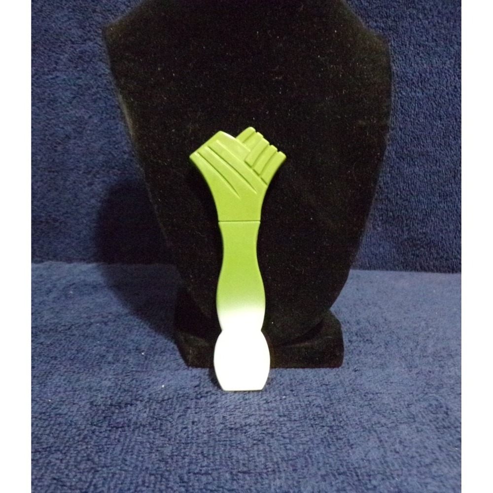 Avon Garden Fresh Magnet Refrigerator Pen "Leek" 4.5" Long Green & White Vintage